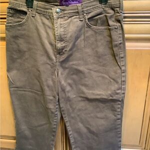 GLORIA VANDERBILT BROWN CAPRIS